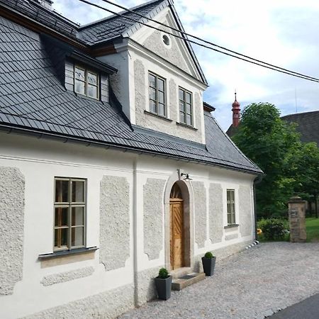 Baroque Chaplain House Kaplanka 1796 A. D. - Historical Luxury Apts In Bohemian Paradise Zelezny Brod Zewnętrze zdjęcie