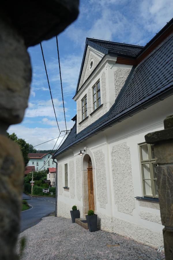 Baroque Chaplain House Kaplanka 1796 A. D. - Historical Luxury Apts In Bohemian Paradise Zelezny Brod Zewnętrze zdjęcie