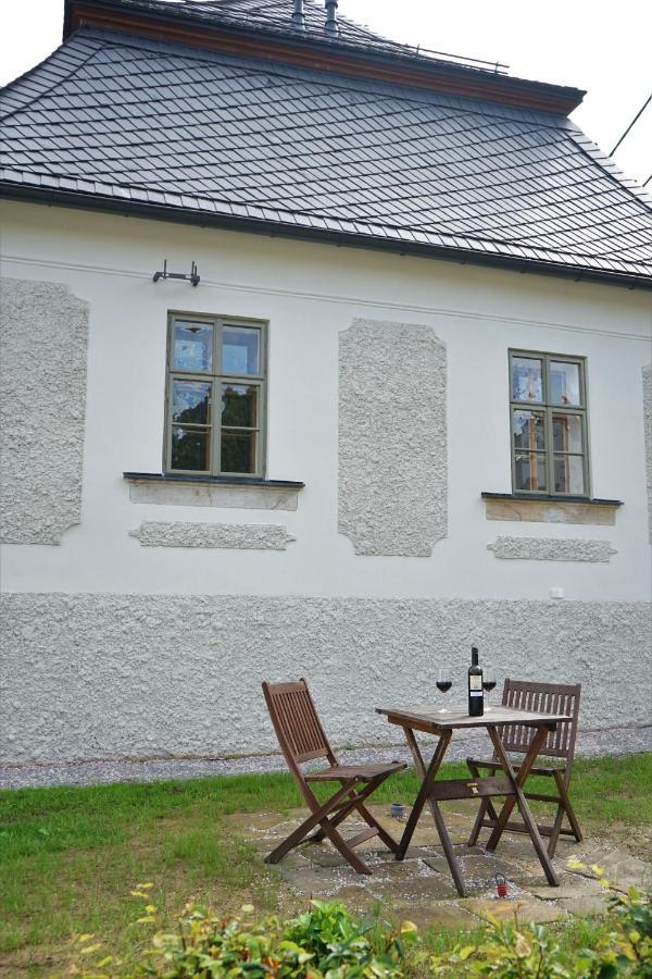 Baroque Chaplain House Kaplanka 1796 A. D. - Historical Luxury Apts In Bohemian Paradise Zelezny Brod Zewnętrze zdjęcie